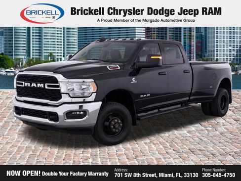 Used 2024 RAM 3500 Tradesman w/ Chrome Appearance Group AWD/4WD image 17