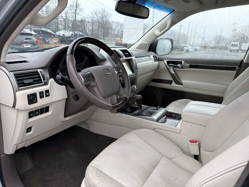 Used 2019 Lexus GX 460 Premium w/ Premium Package image 10