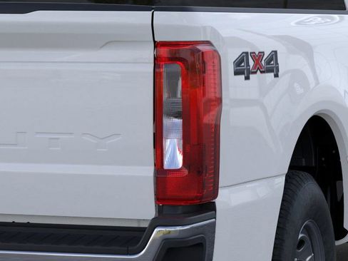 New 2026 Ford F250 XL w/ XL Chrome Package image 22