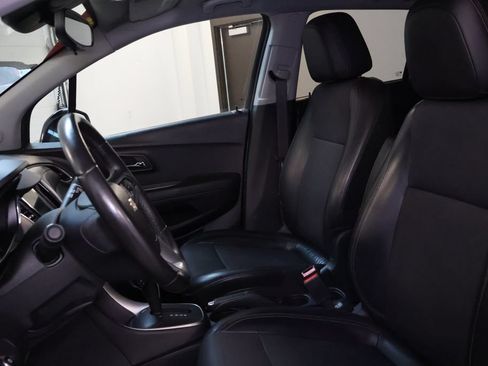 Used 2018 Chevrolet Trax LT w/ Redline Edition AWD/4WD image 13