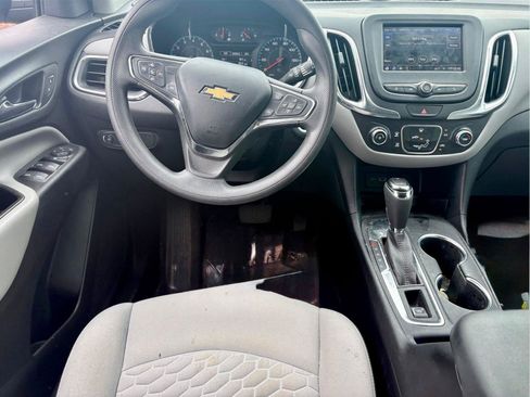 Used 2021 Chevrolet Equinox LS w/ LS Convenience Package FWD image 11