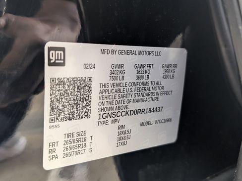 Used 2024 Chevrolet Suburban LT w/ Luxury Package image 40