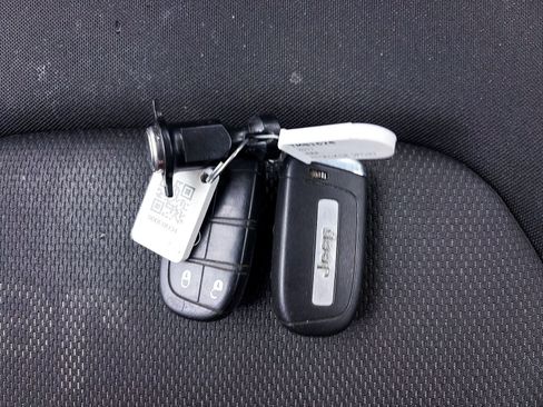 Used 2017 Jeep Renegade Sport w/ Power & Air Group image 18