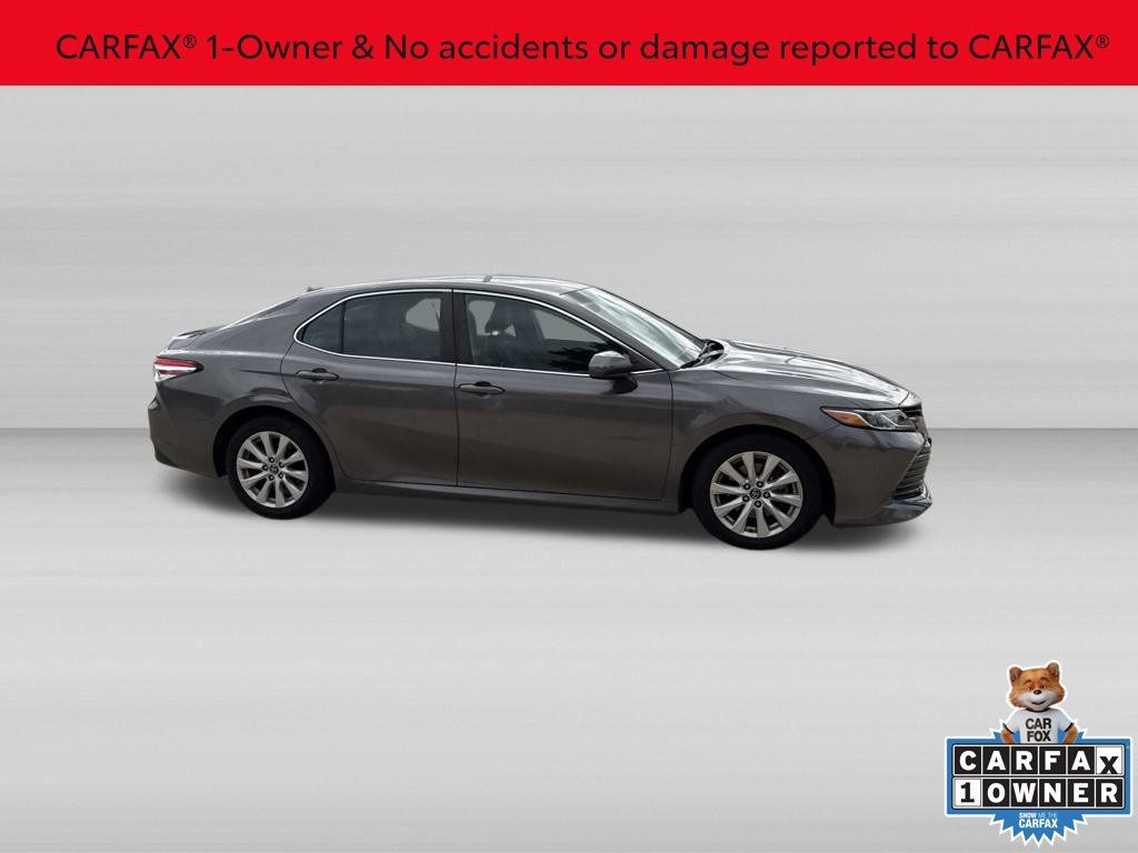 Used 2018 Toyota Camry LE FWD image 3