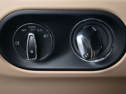 New 2026 Porsche Macan Turbo image 25