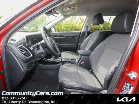 Certified 2025 Kia Seltos X-Line image 9