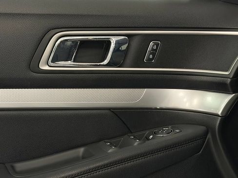 Used 2016 Ford Explorer XLT FWD image 12