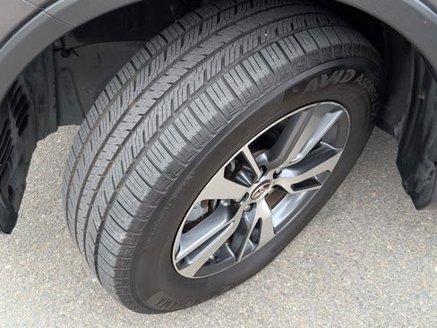 Used 2018 Toyota RAV4 XLE FWD image 21