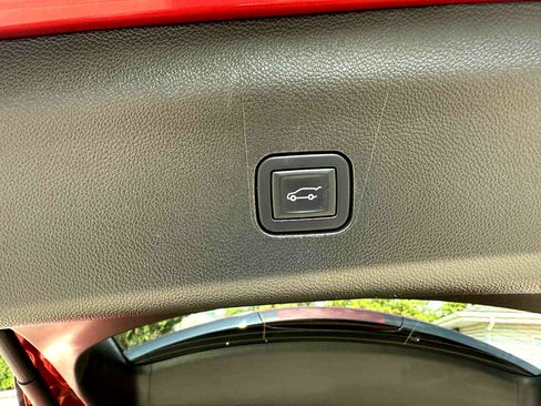 Used 2024 Buick Enclave Premium image 17