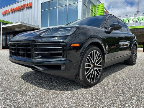 Used 2025 Porsche Cayenne E-Hybrid AWD/4WD image 9