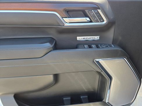 Used 2024 GMC Sierra 1500 Denali w/ Technology Package AWD/4WD image 19