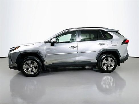 Used 2022 Toyota RAV4 XLE image 4