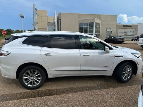 Used 2022 Buick Enclave Avenir FWD image 7