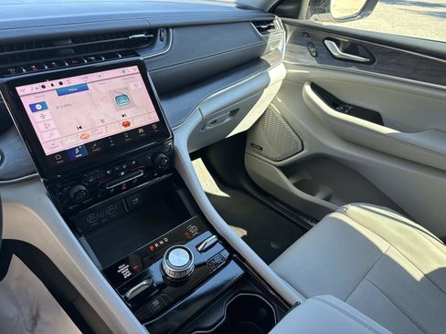 Used 2023 Jeep Grand Cherokee L Overland w/ Advanced Protech Group III image 24