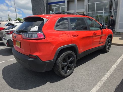 Used 2021 Jeep Cherokee Latitude Plus AWD/4WD image 6