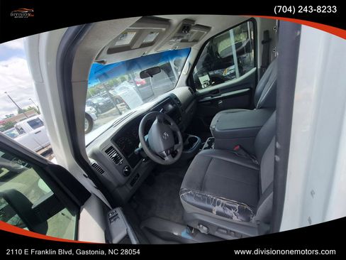 Used 2018 Nissan NV 3500 Passenger RWD image 9