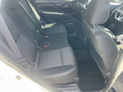 Used 2018 Nissan Rogue SV w/ Premium Package image 16