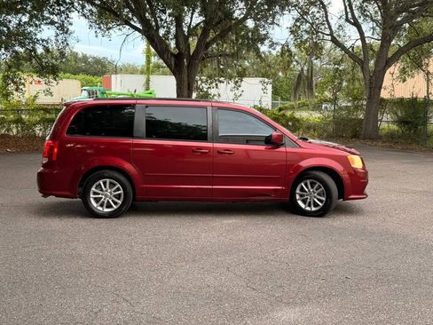 Used 2014 Dodge Grand Caravan SXT FWD image 3