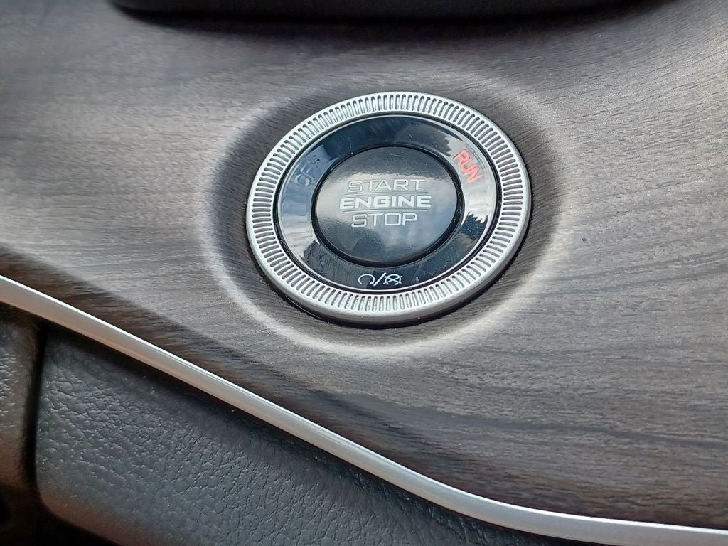 Used 2024 Jeep Grand Cherokee L Limited AWD/4WD image 16
