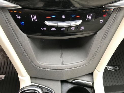 Used 2021 Cadillac XT6 Premium Luxury image 35