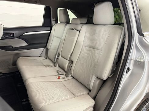 Used 2016 Toyota Highlander LE w/ Protection Package #3 AWD/4WD image 27