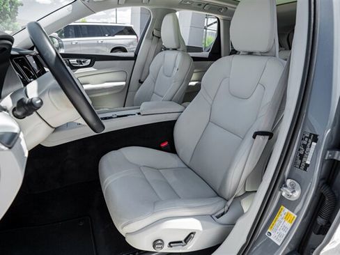 Used 2023 Volvo XC60 B5 Core AWD/4WD image 16