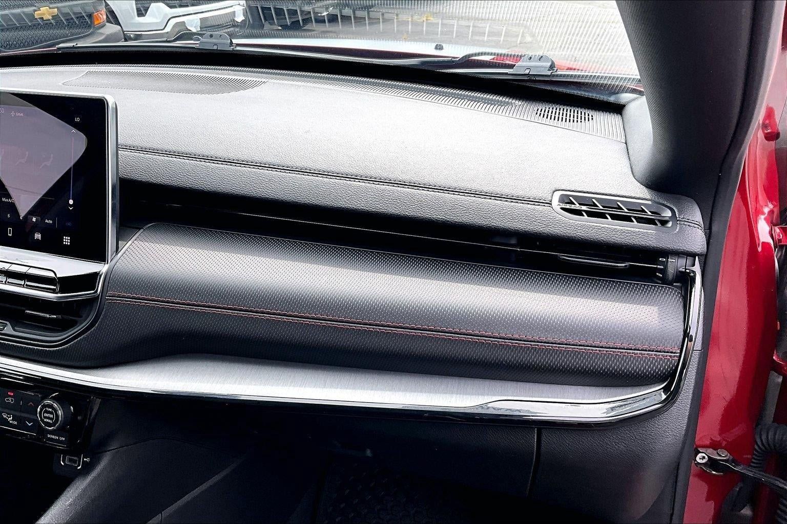 Used 2025 Jeep Compass Trailhawk AWD/4WD image 17