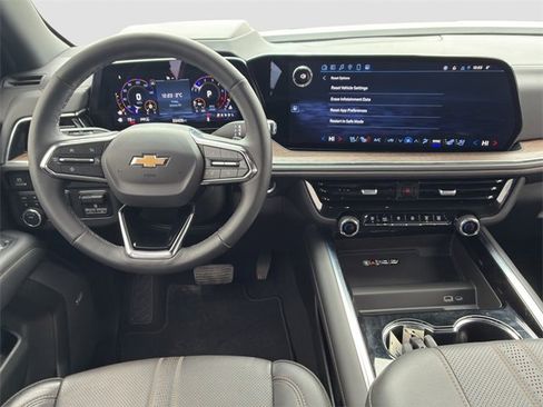 Certified 2025 Chevrolet Suburban High Country w/ Sun And Tow Package image 15