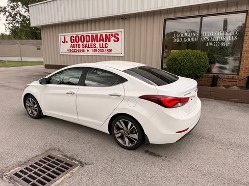Used 2016 Hyundai Elantra Limited w/ Option Group 04 FWD image 1