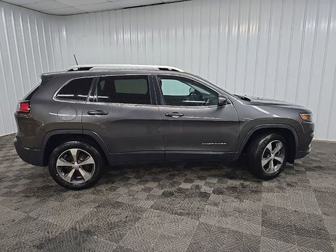 Used 2019 Jeep Cherokee Limited image 2