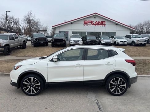 Used 2017 Nissan Rogue Sport SL w/ SL Premium Package image 2