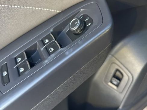 Used 2021 Volkswagen Atlas Cross Sport SEL image 34