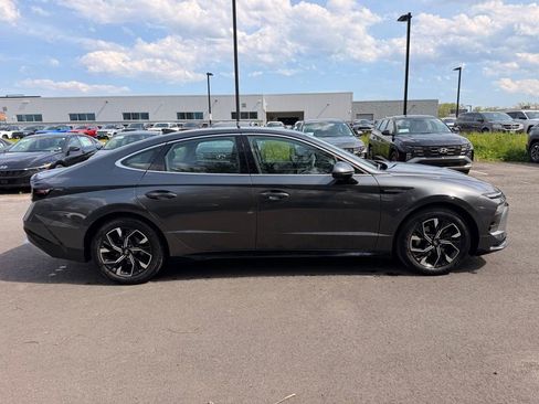 Certified 2025 Hyundai Sonata SEL FWD image 2