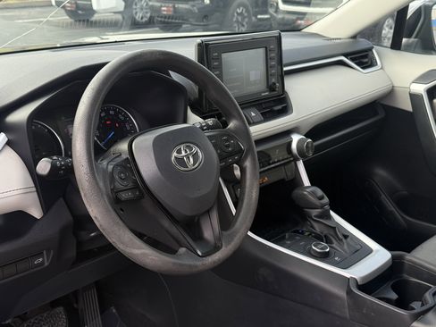 Used 2021 Toyota RAV4 XLE w/ Convenience Package image 13