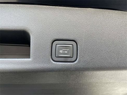 Used 2025 Chevrolet Traverse Z71 image 14