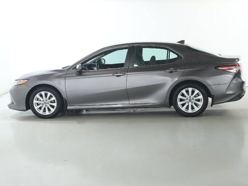Used 2020 Toyota Camry LE FWD image 31