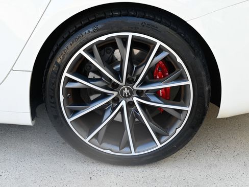 Used 2022 Maserati Ghibli Modena Q4 AWD/4WD image 10