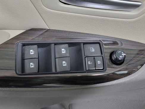 Used 2015 Toyota Sienna XLE Premium image 28