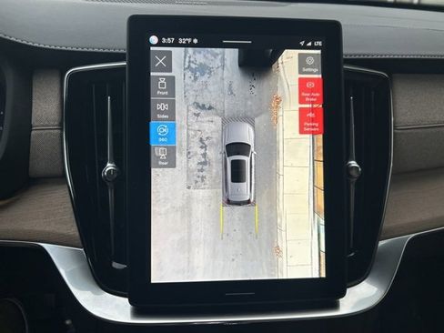 Used 2025 Volvo XC90 B5 Plus image 24