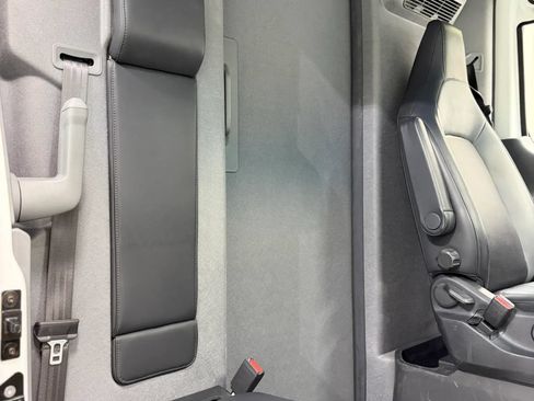 Used 2024 Rivian Delivery 500 FWD image 17