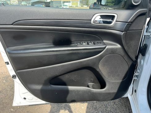 Used 2020 Jeep Grand Cherokee Altitude image 9