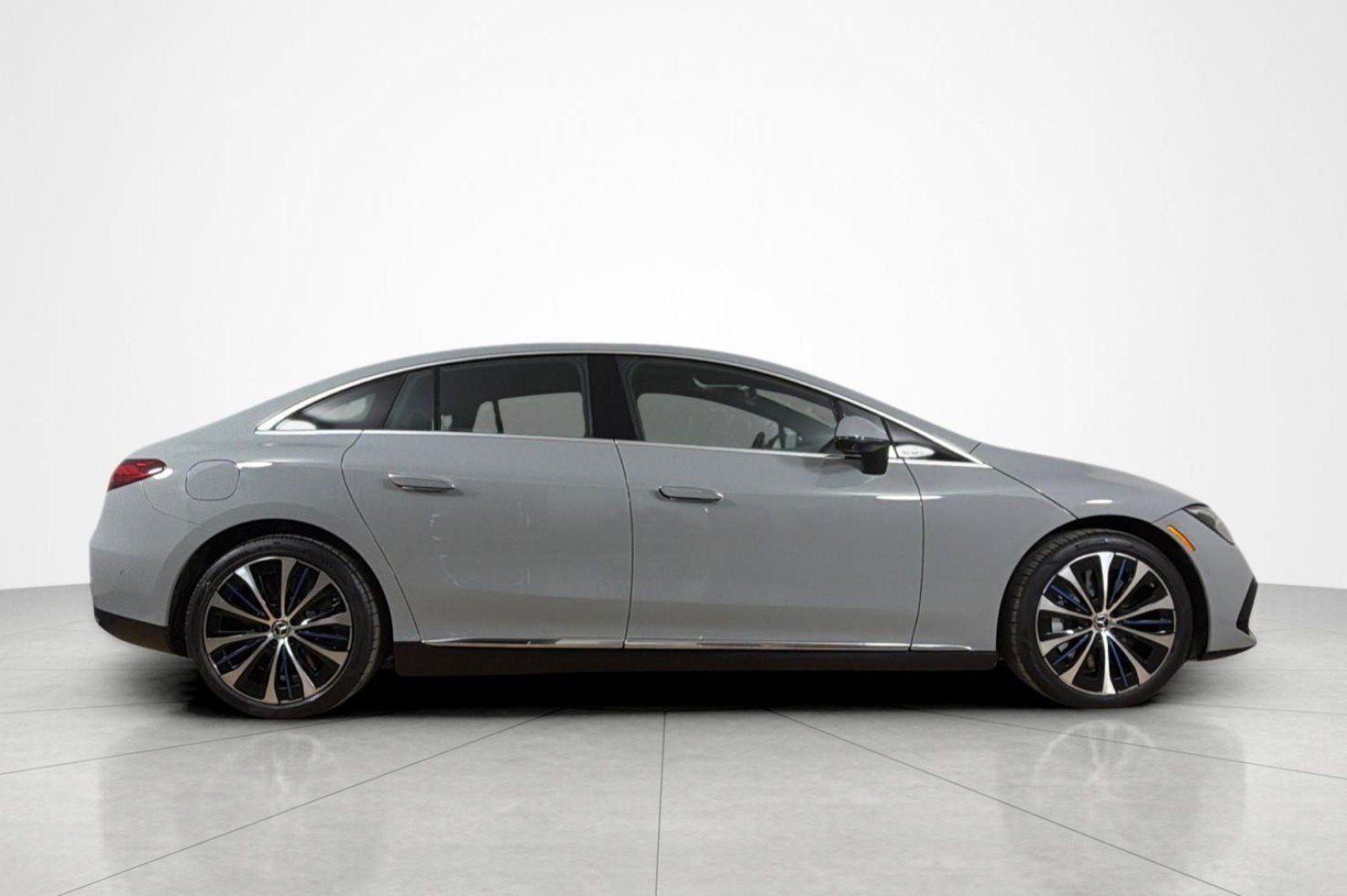 Used 2023 Mercedes-Benz EQE 500 4MATIC Sedan image 6