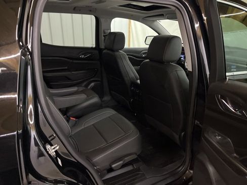 Used 2023 GMC Acadia SLT w/ Preferred Package image 20