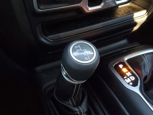 Used 2019 Jeep Wrangler Unlimited Sahara image 29