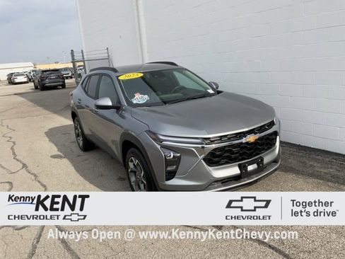 Certified 2025 Chevrolet Trax LT w/ LT Convenience Package image 1