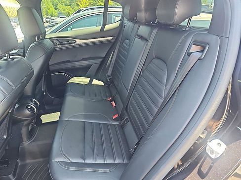 Used 2023 Alfa Romeo Stelvio Veloce AWD/4WD image 32