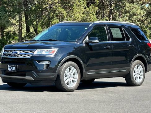 Used 2018 Ford Explorer XLT w/ Equipment Group 202A AWD/4WD image 8