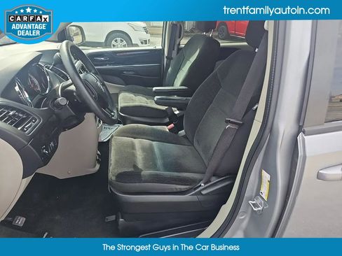Used 2018 Dodge Grand Caravan SE image 29