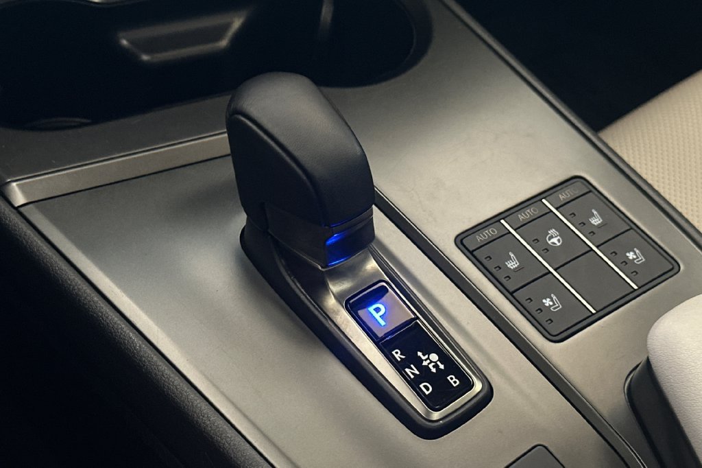 Certified 2025 Lexus UX 300h FWD w/ Accessory Package (Z2) image 21