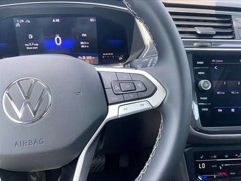 Certified 2023 Volkswagen Tiguan SE w/ Panoramic Sunroof Package AWD/4WD image 14